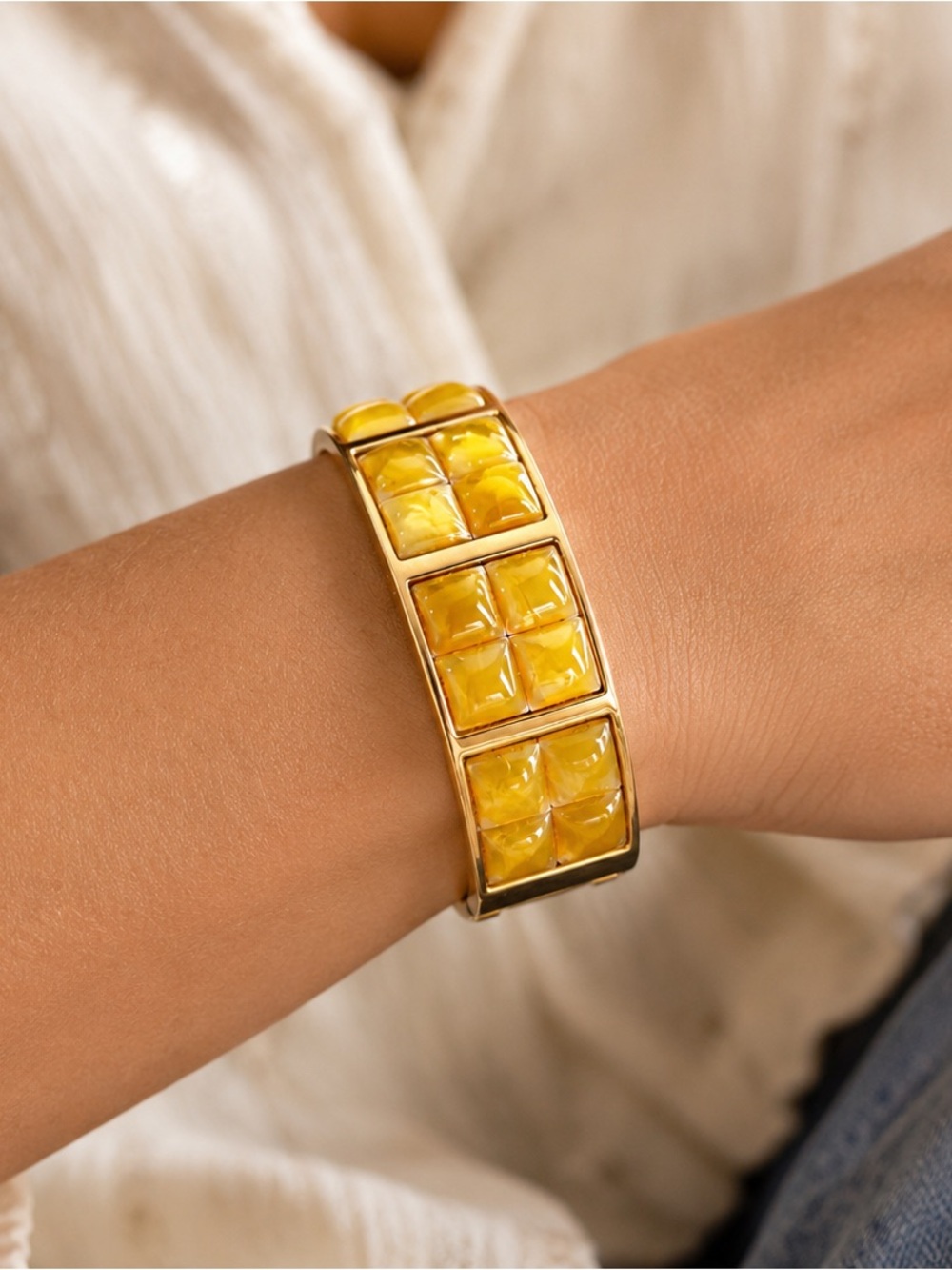 Vintage Gold Tone Yellow Lucite Mosaic Hinged Clamper Bracelet Statement Jewelry - Picture 2 of 6
